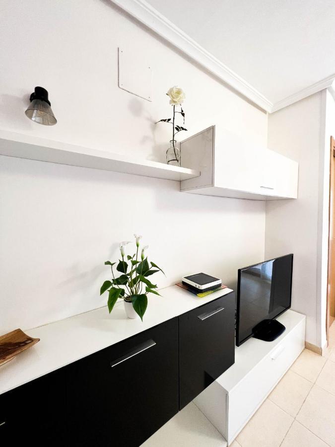 Renovated Apartment On The First Line 오로페사델마르 외부 사진